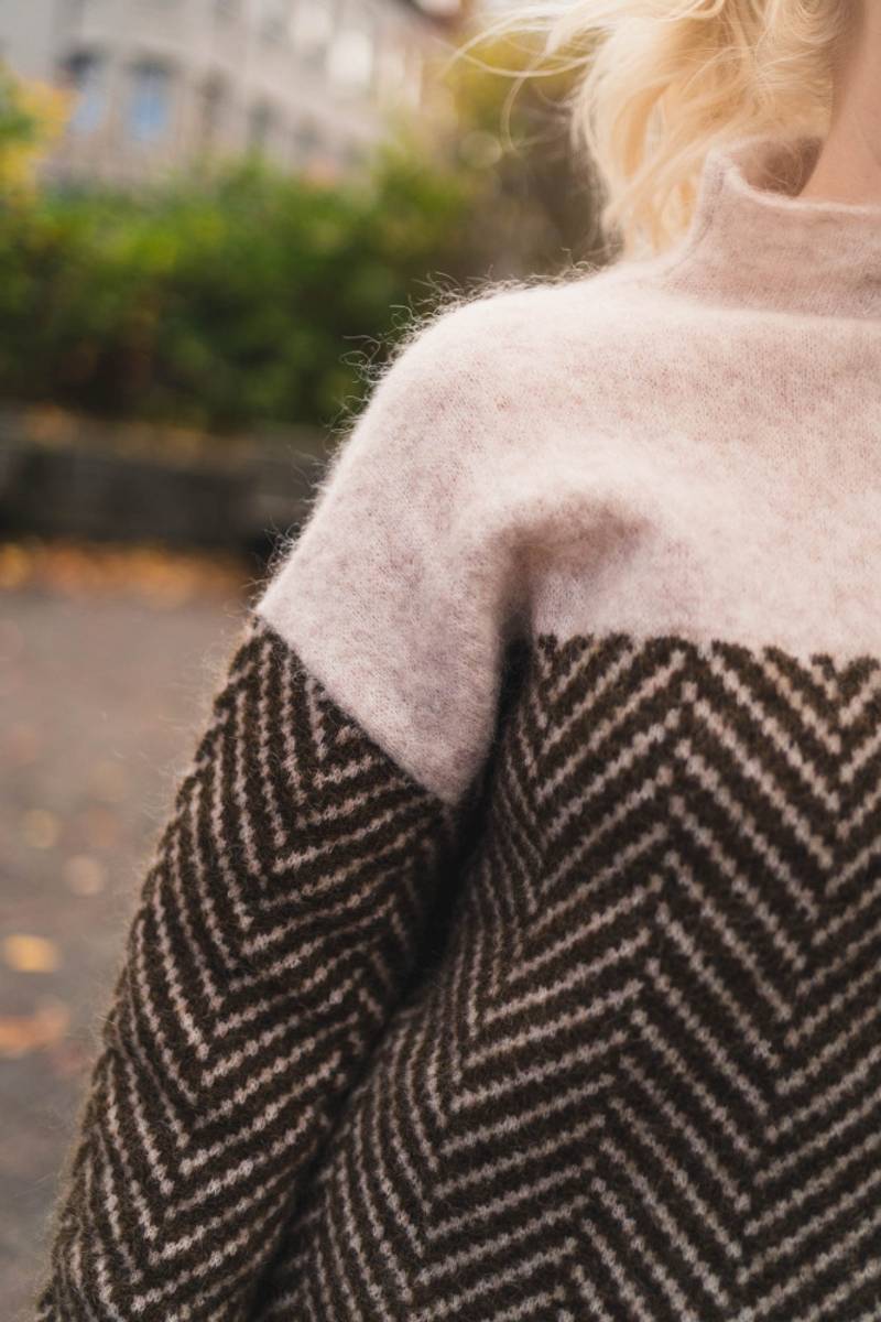 Gaëtane™ | Pull col montant à motifs chevrons